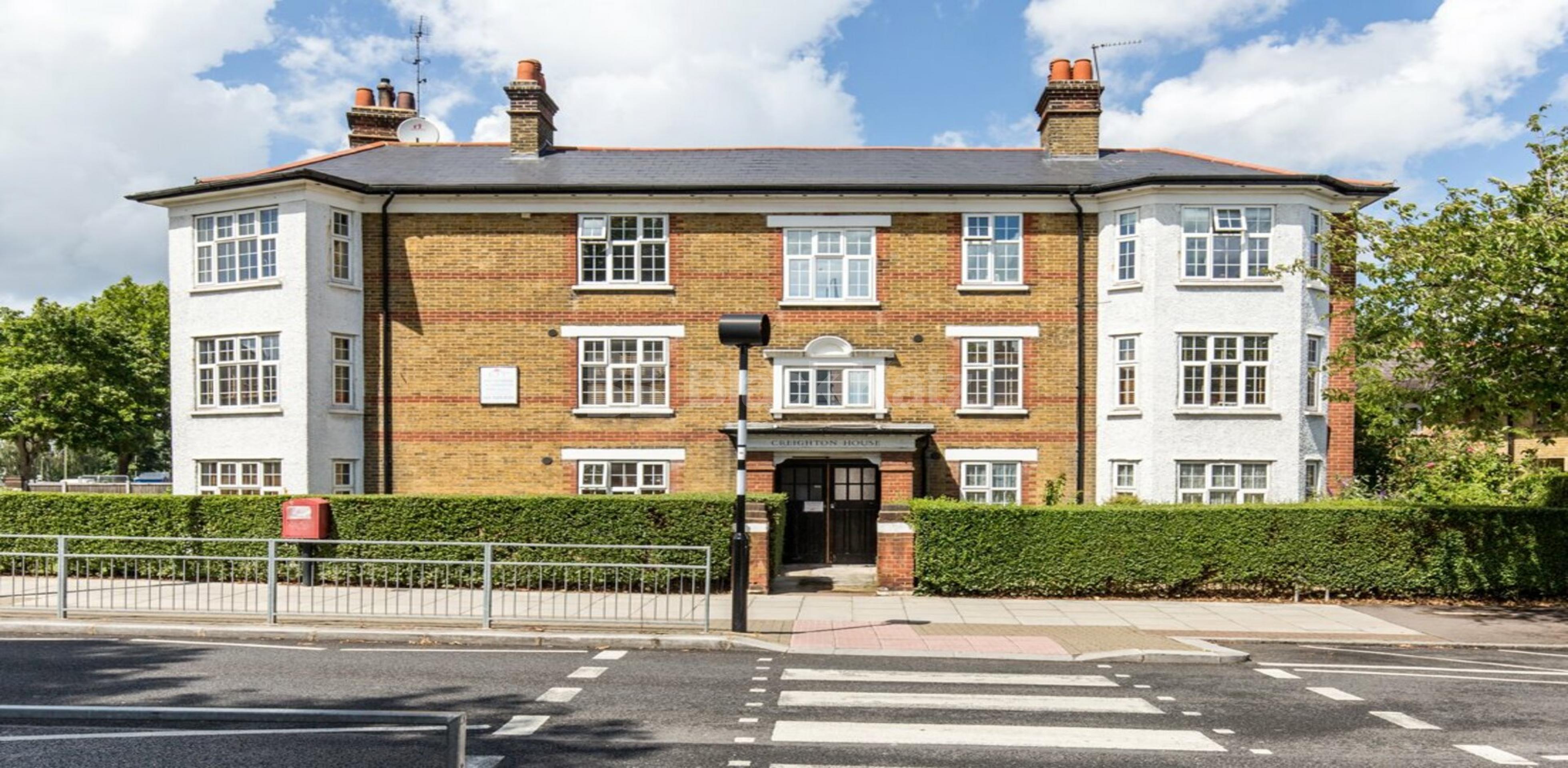 			3 Bedroom, 1 bath, 1 reception Apartment			 Creighton Avenue , East Finchley  N2